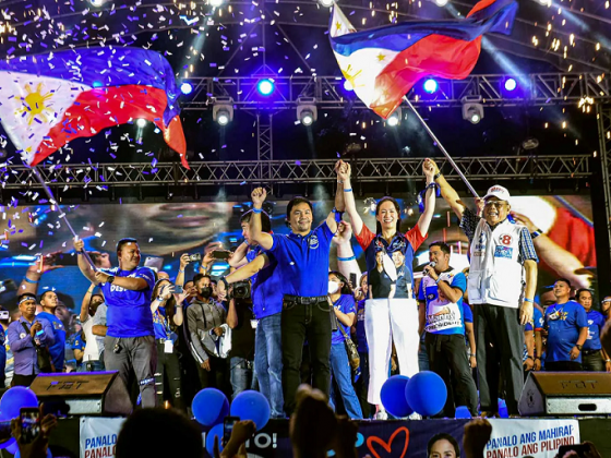 Pacquiao declares ‘revolution’ vs. poverty in Tacloban sortie